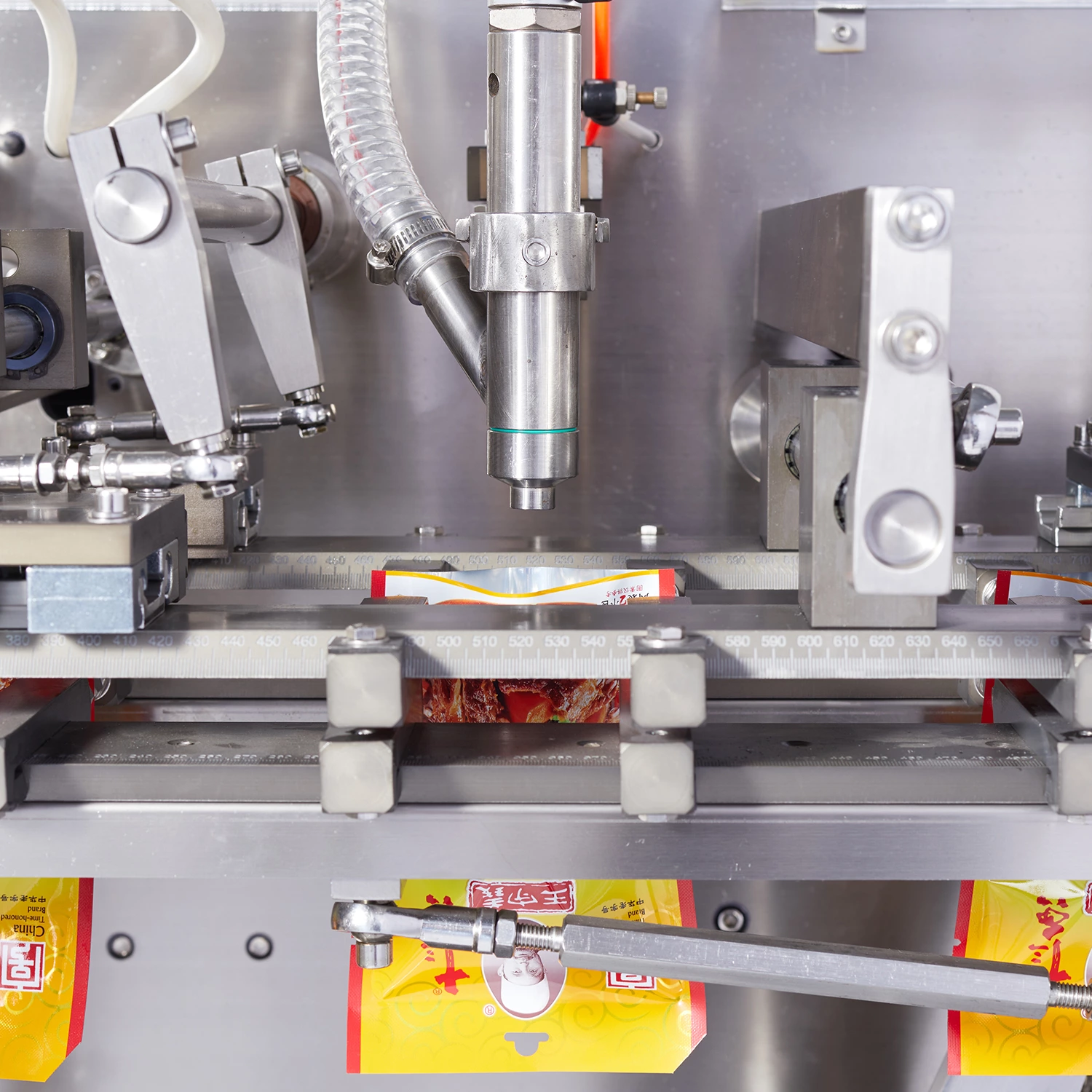 Horizontal premade bag liquid/sauce packing machine